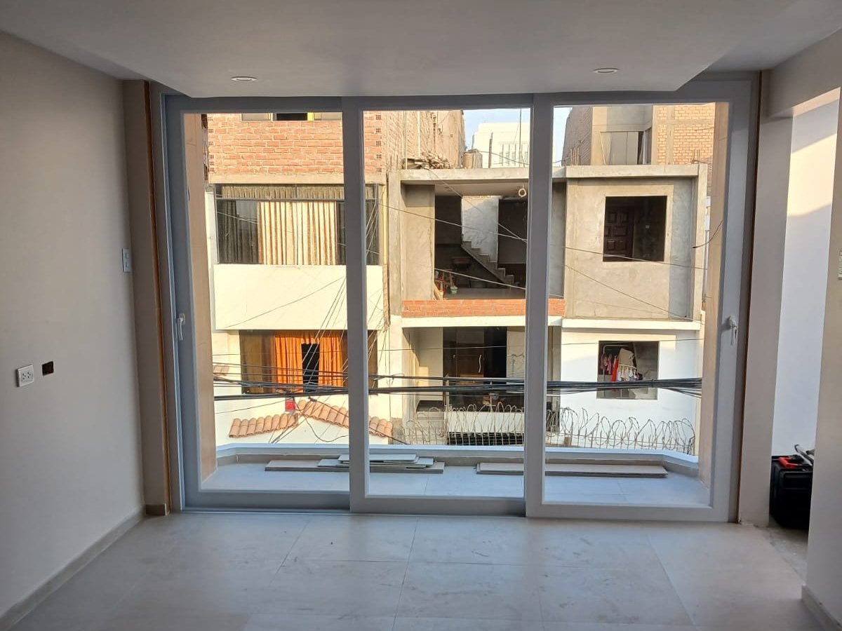 Ventanal de PVC instalado